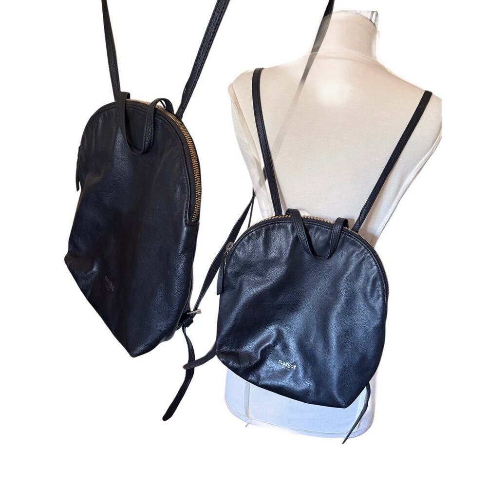 Margot New York flat round 100% leather backpack black chic